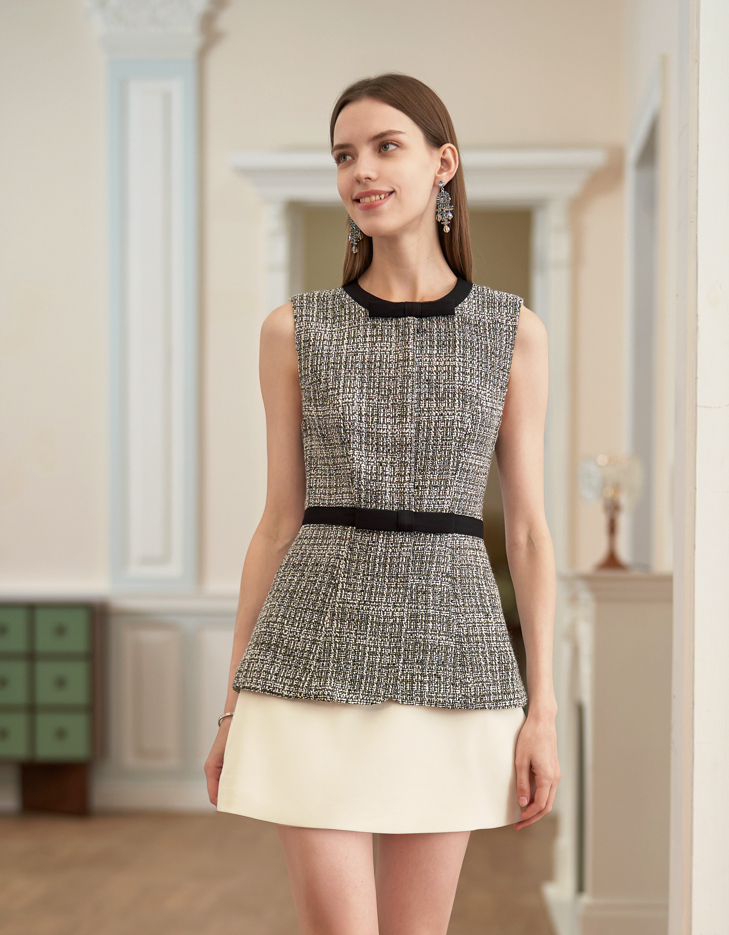 SaturdayClub サイドスリットコントラストプリーツへ ムワンピース サイドスリットコントラストプリーツヘムワンピース – SaturdayClub