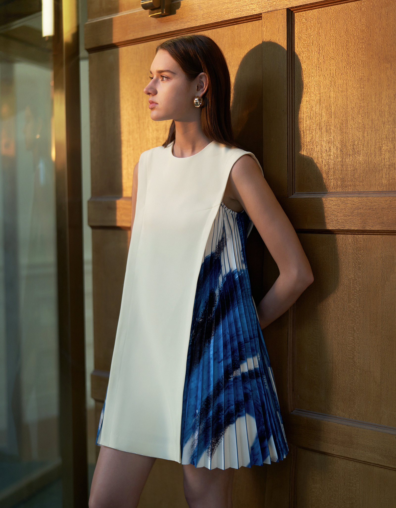 open lace back dress Side Printed Pleated Shift Dress – SaturdayClub International main image 0