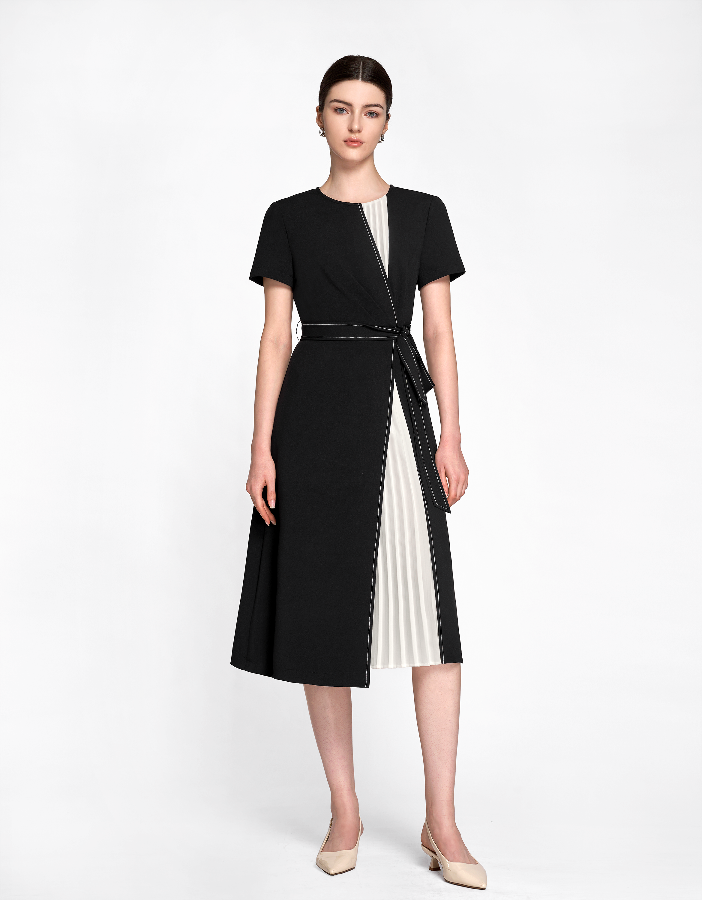 コントラストプリーツパネルミディワンピース – SaturdayClub コントラストプリーツパネルミディワンピース – SaturdayClub