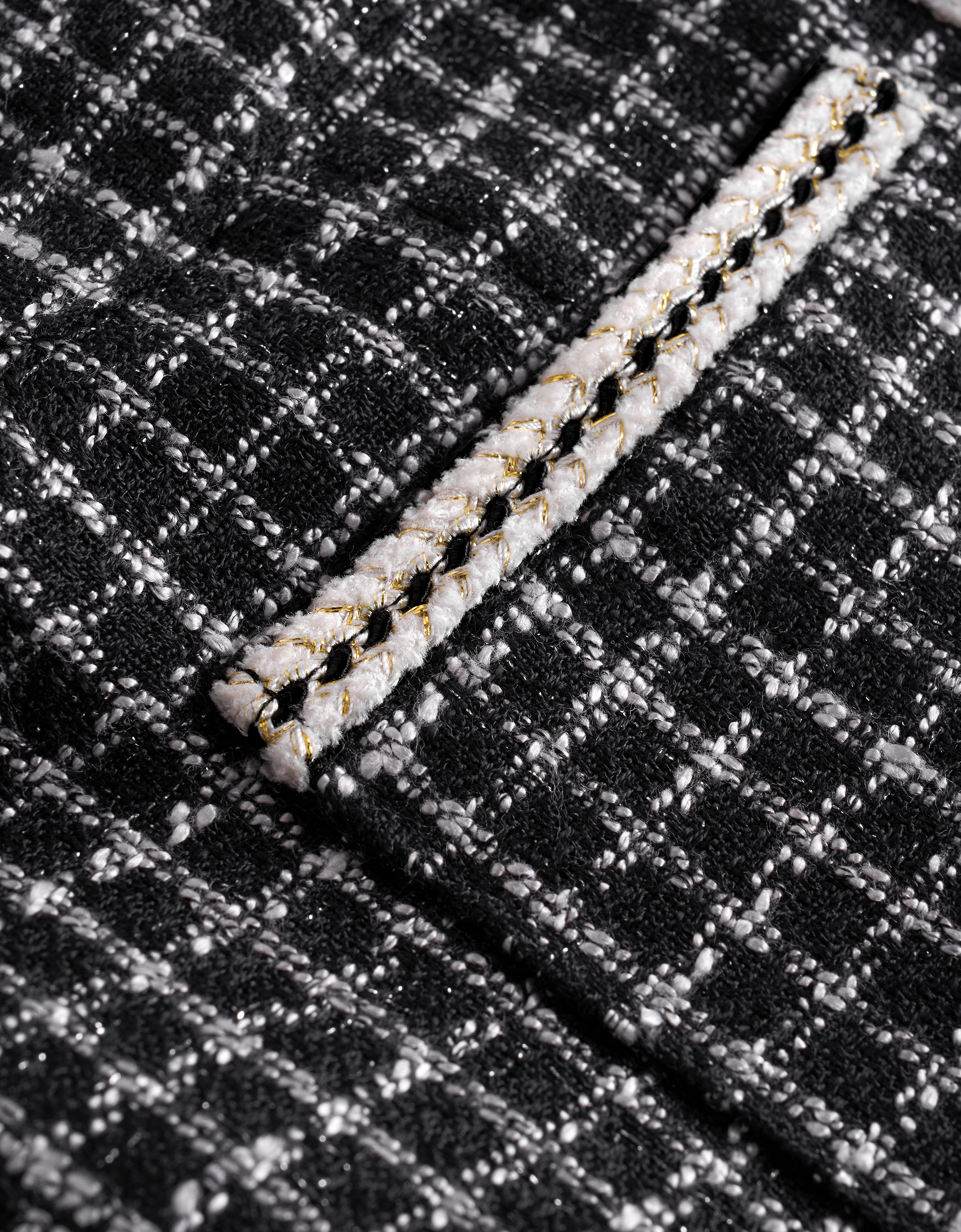 black & white(a27561)