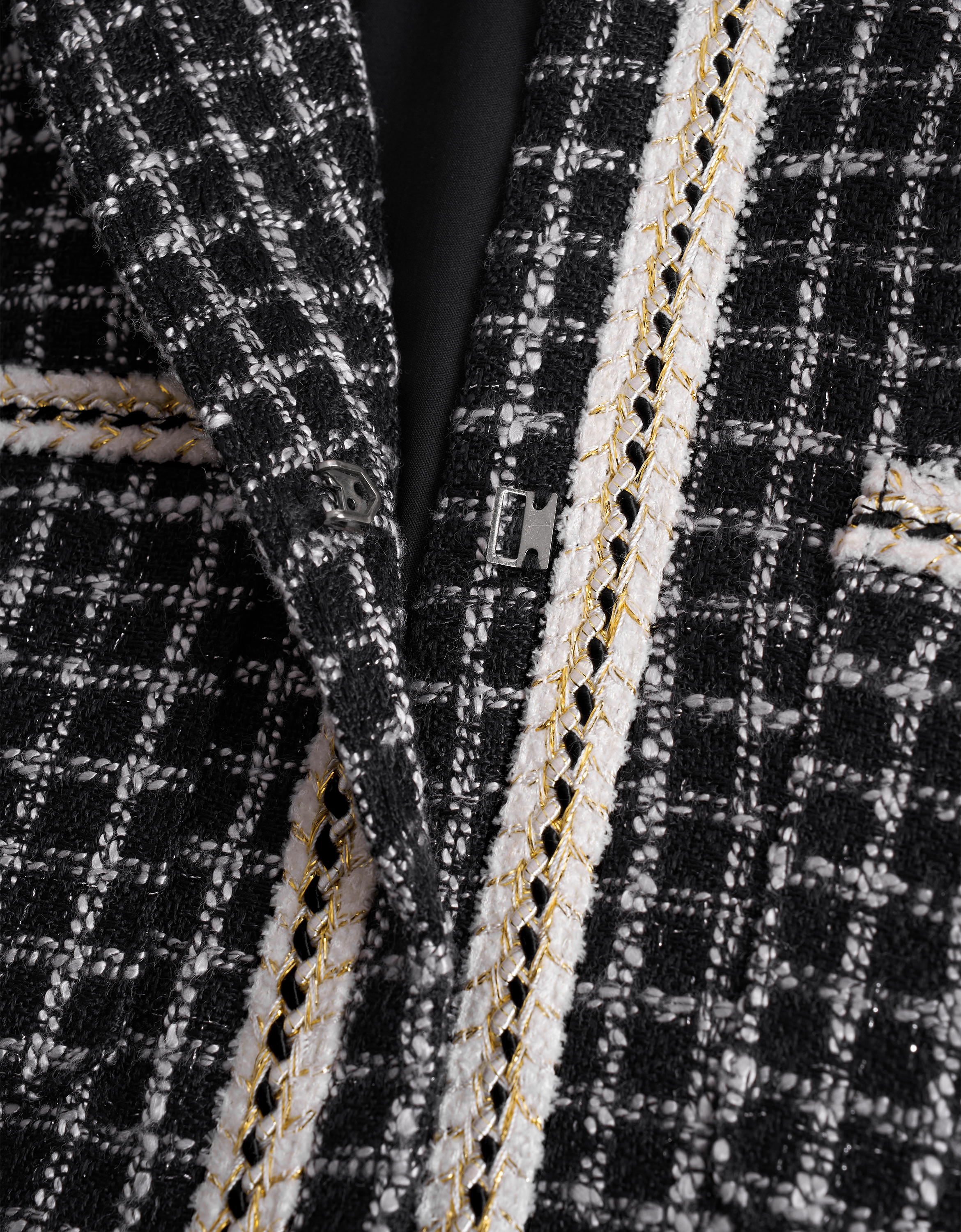 black & white(a27561)