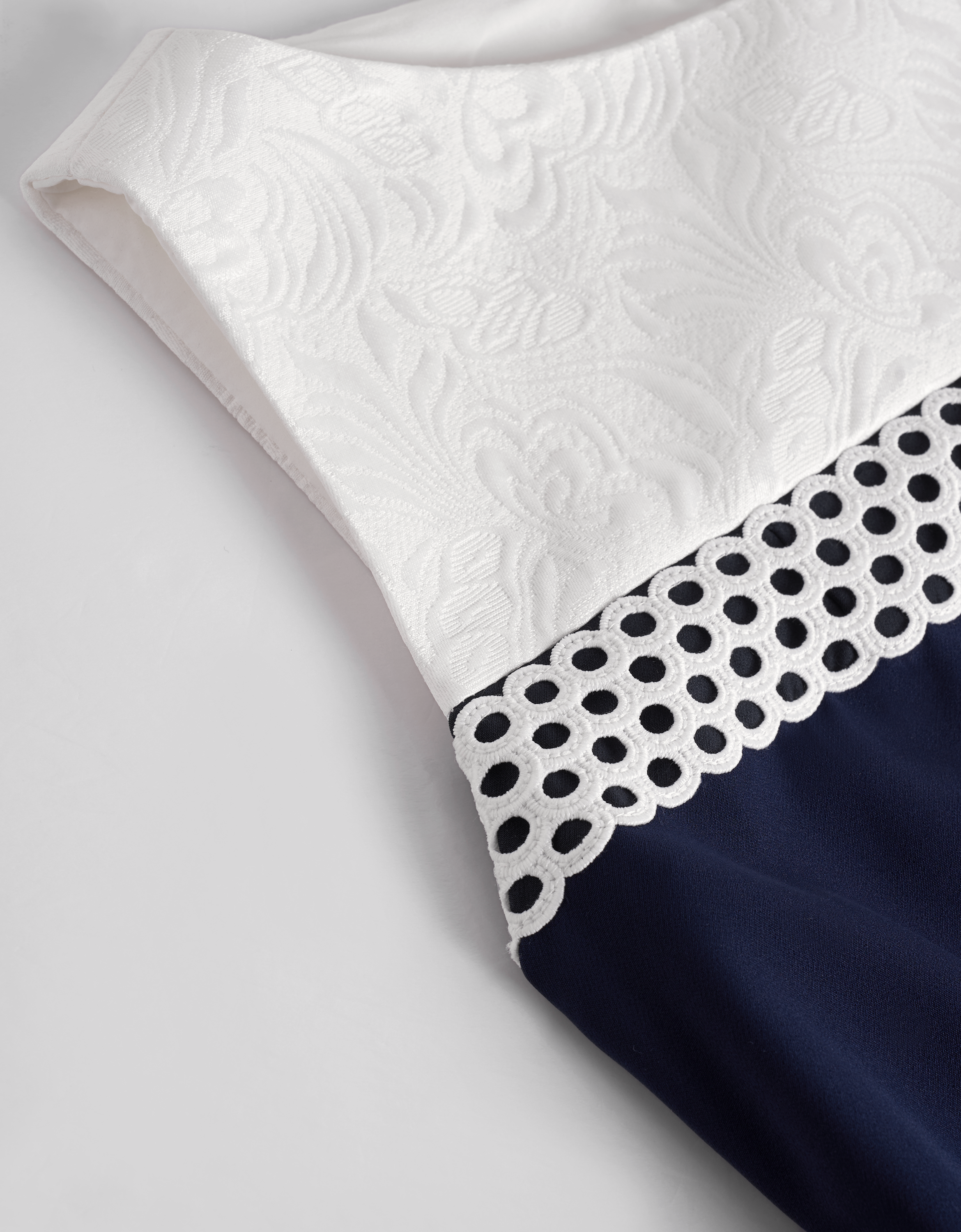 off white & navy(a27656)