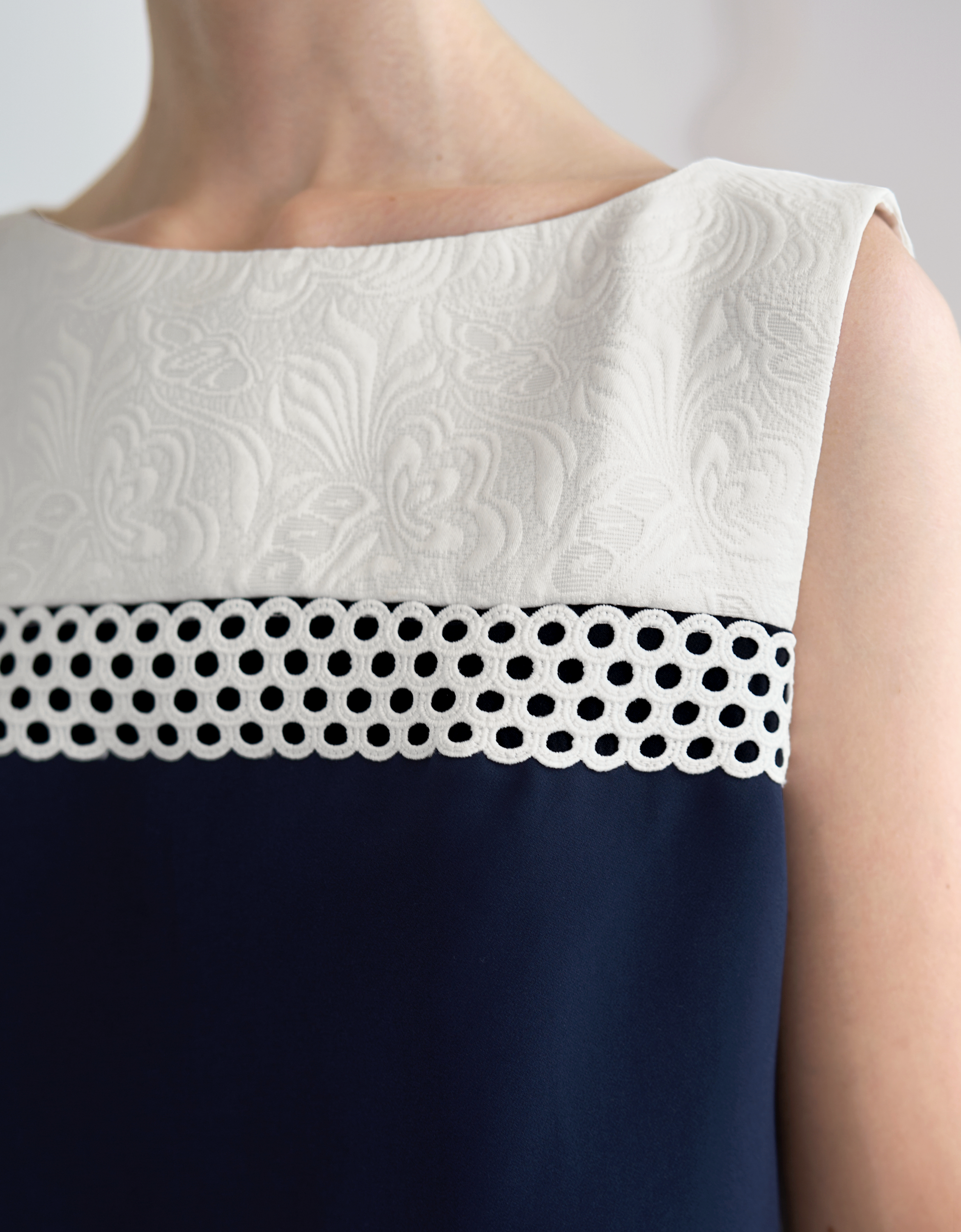 off white & navy(a27656)