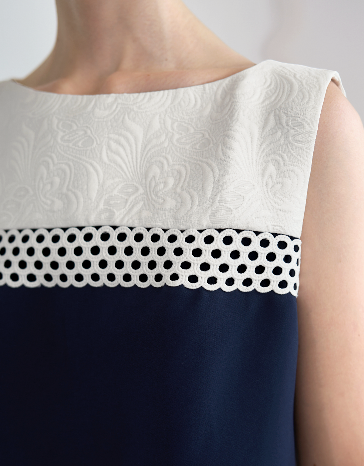 off white & navy(a27656)