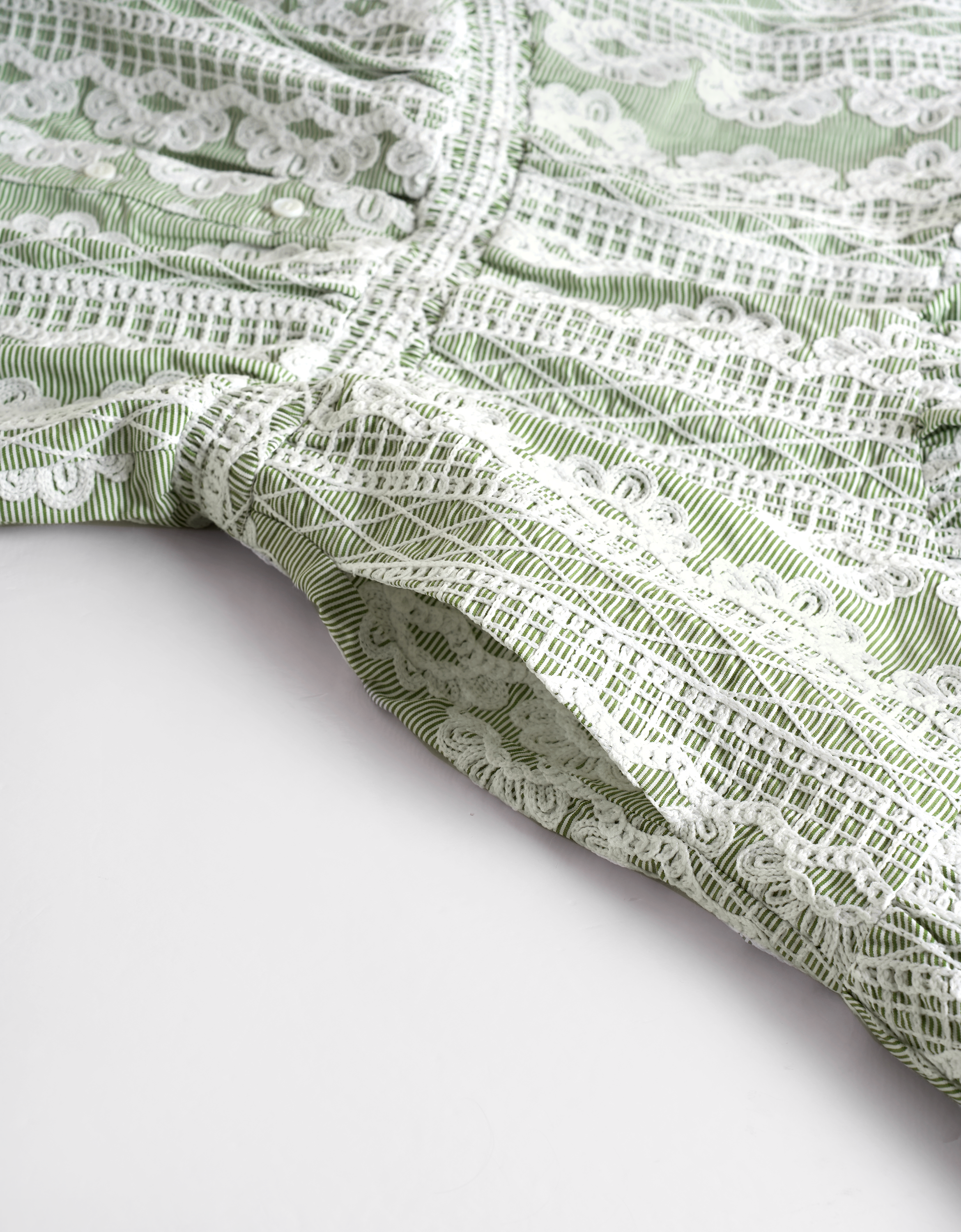light green & white(a27749)