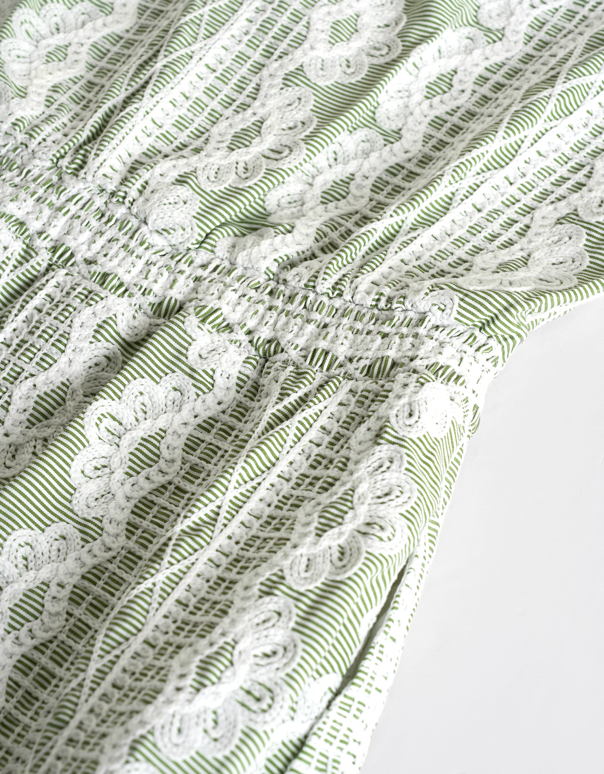 light green & white(a27749)