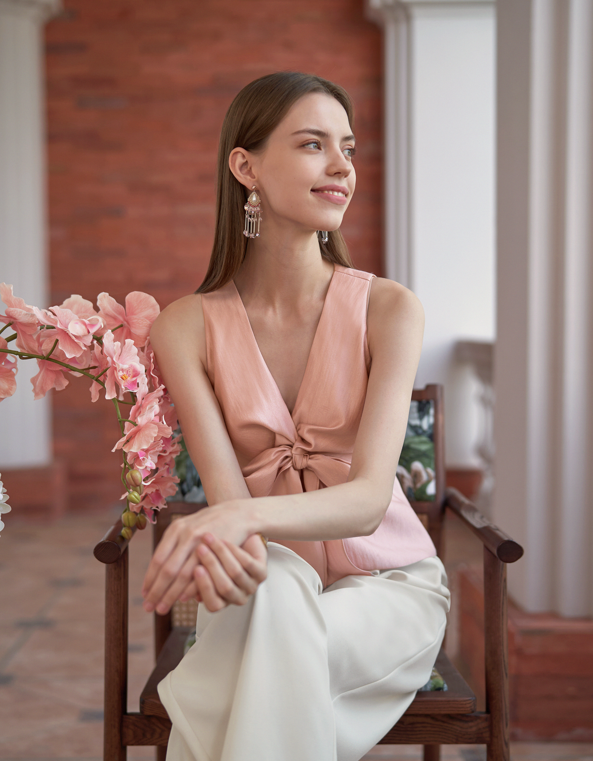 リボンフロントVネックノースリーブトップス – SaturdayClub International