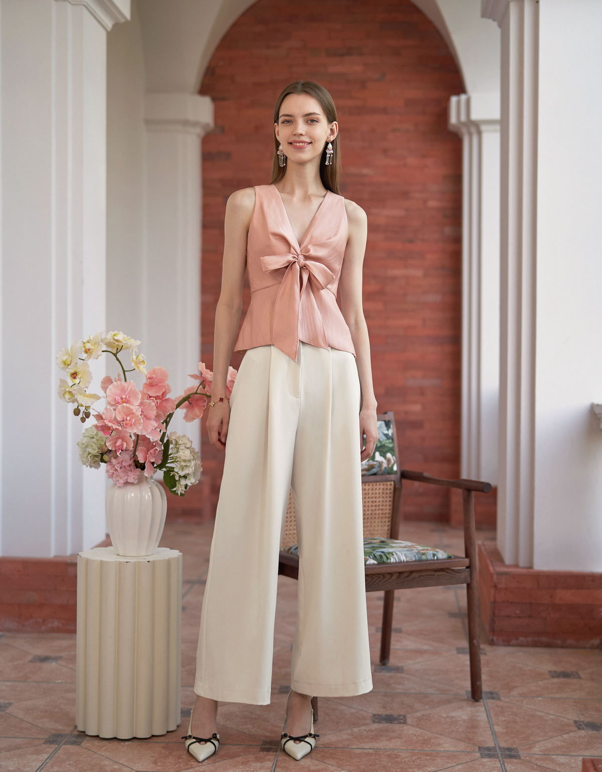 リボンフロントVネックノースリーブトップス – SaturdayClub International