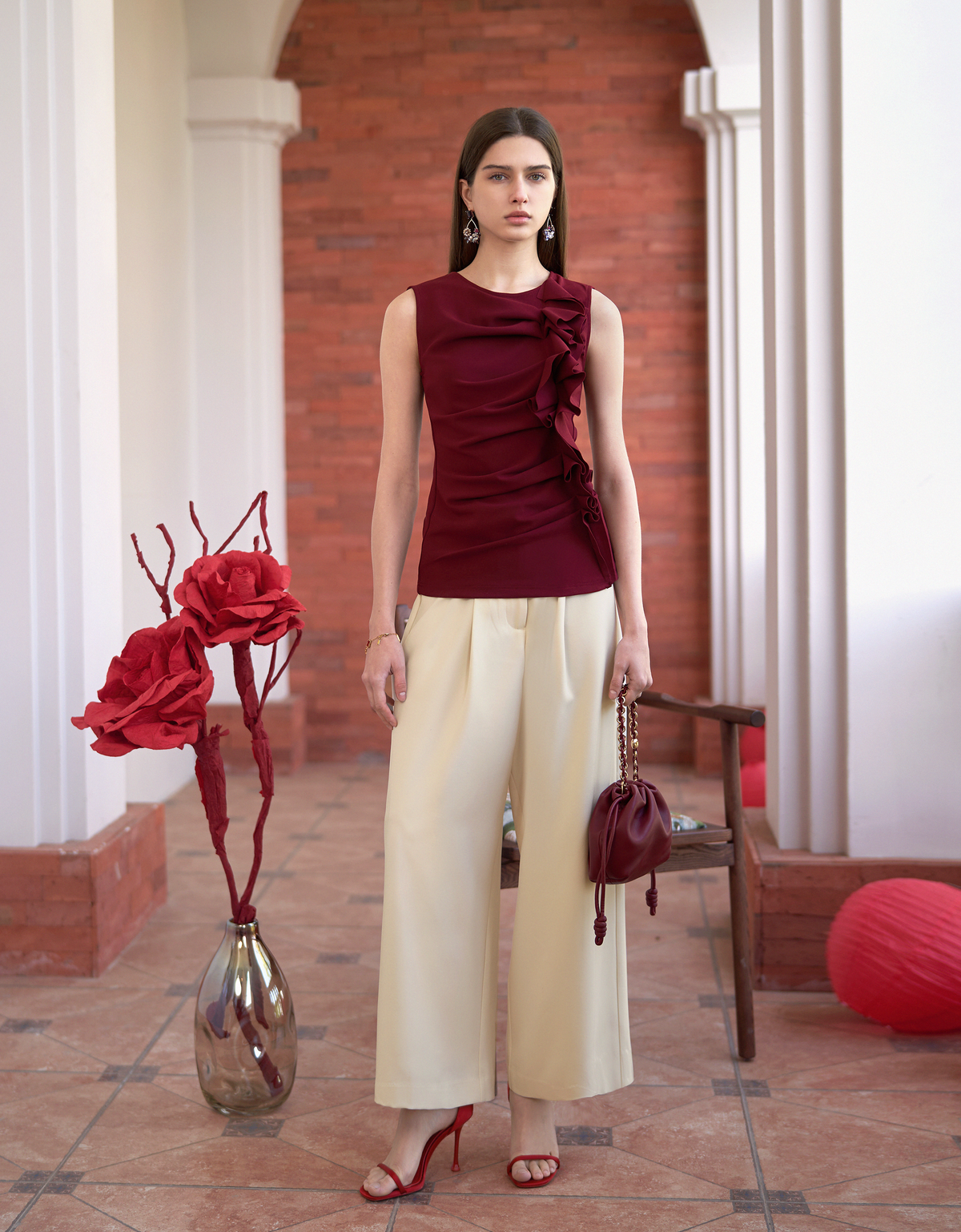 ラッフルフロントラウンドネックノースリーブトップス – SaturdayClub