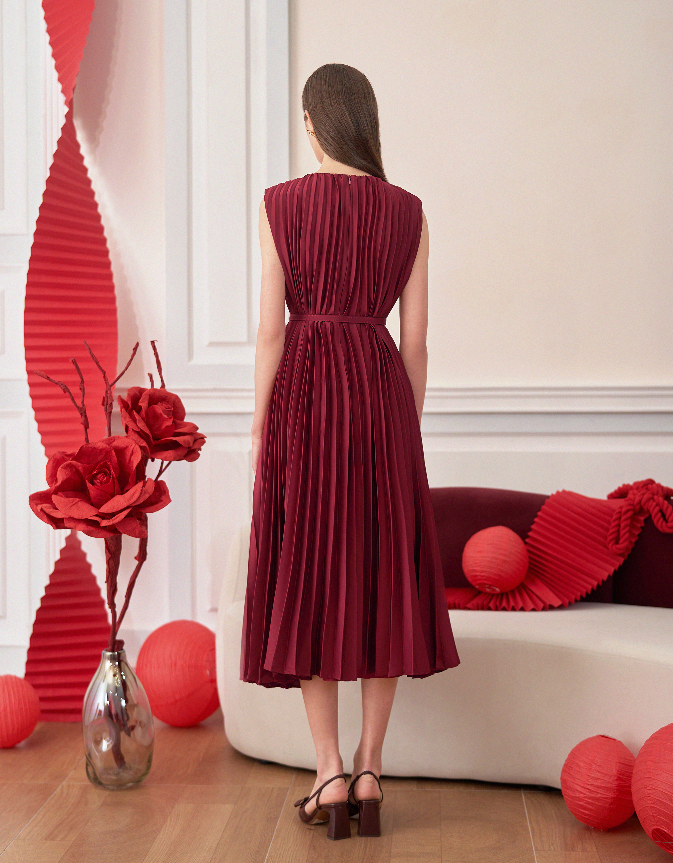 Round Neck Sleeveless Pleated Dress
