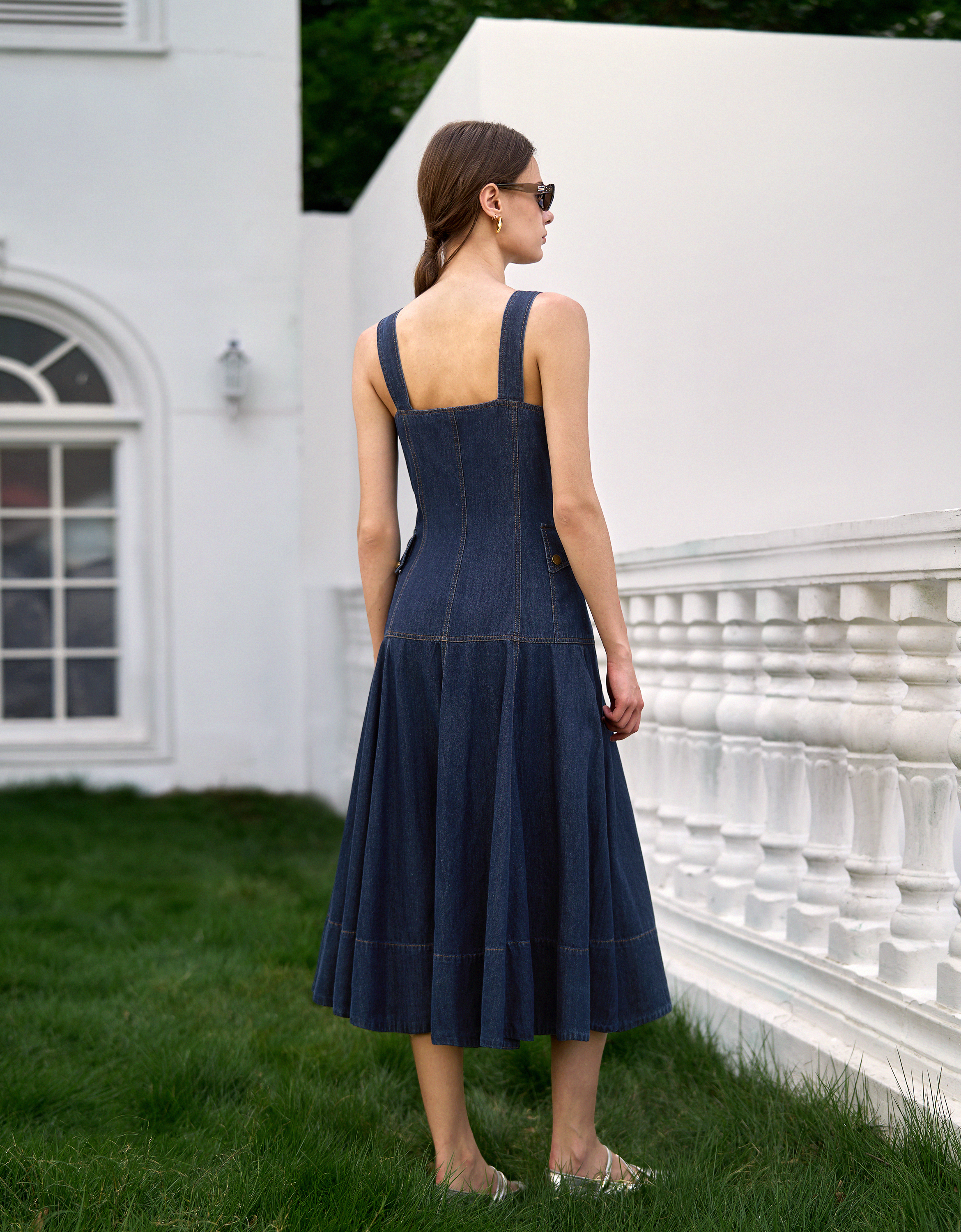 dark blue