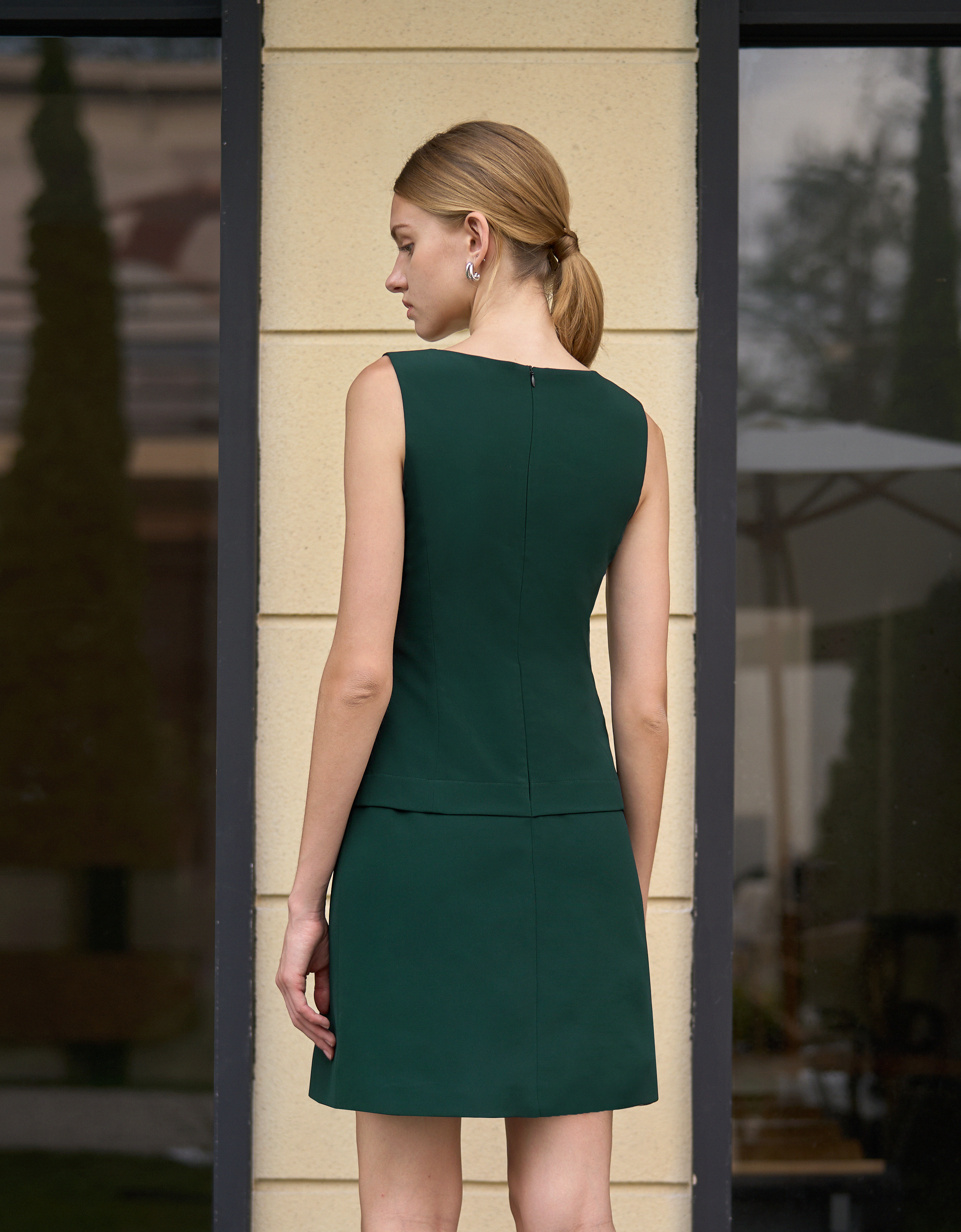 dark green