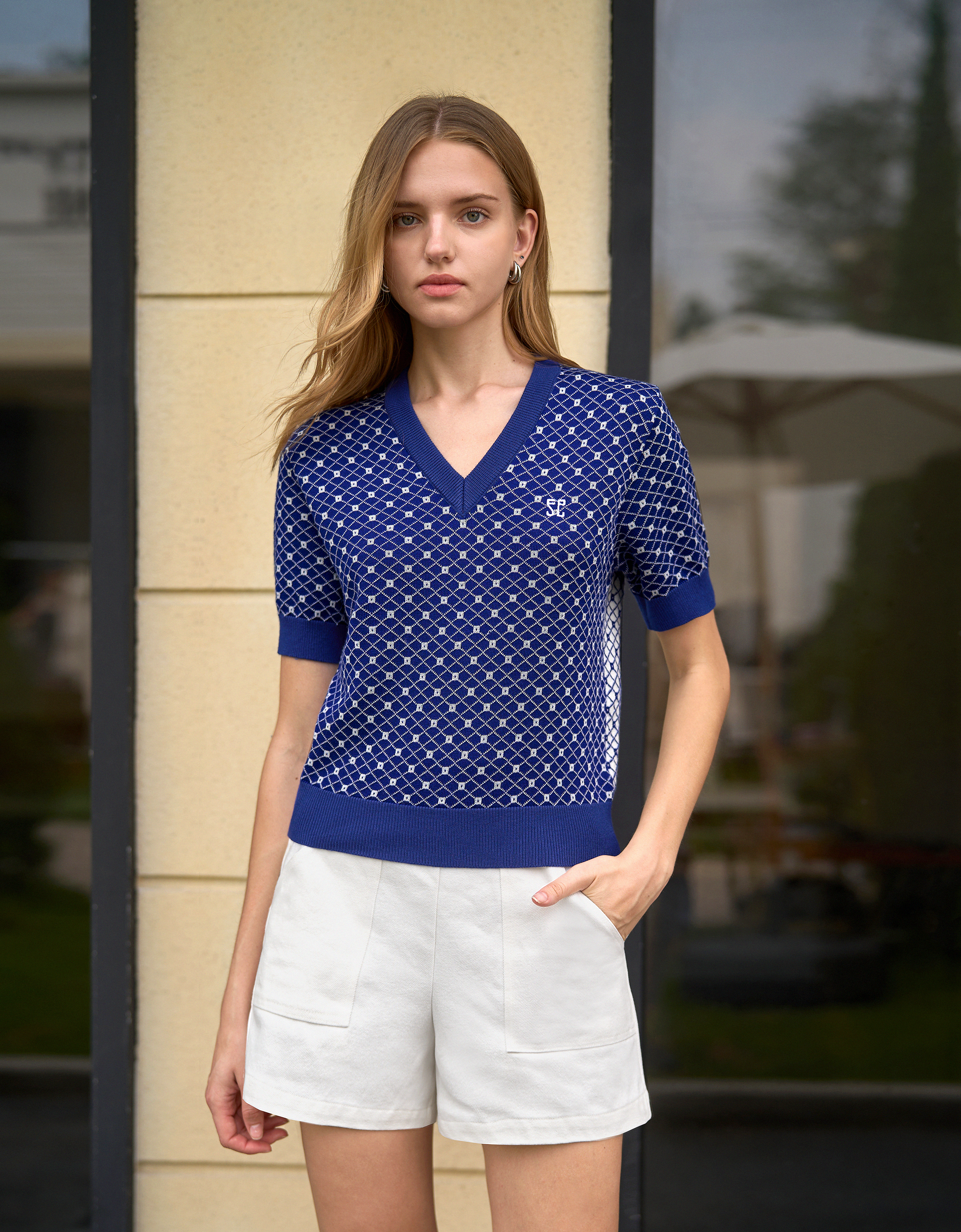 Colorblock Diamond Pattern V-neck Top – SaturdayClub International