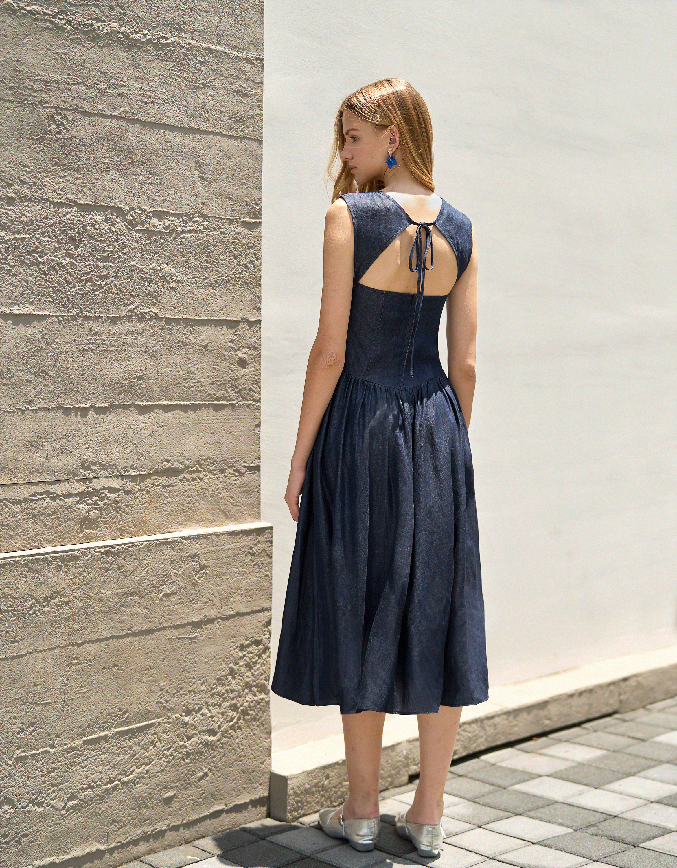 dark blue
