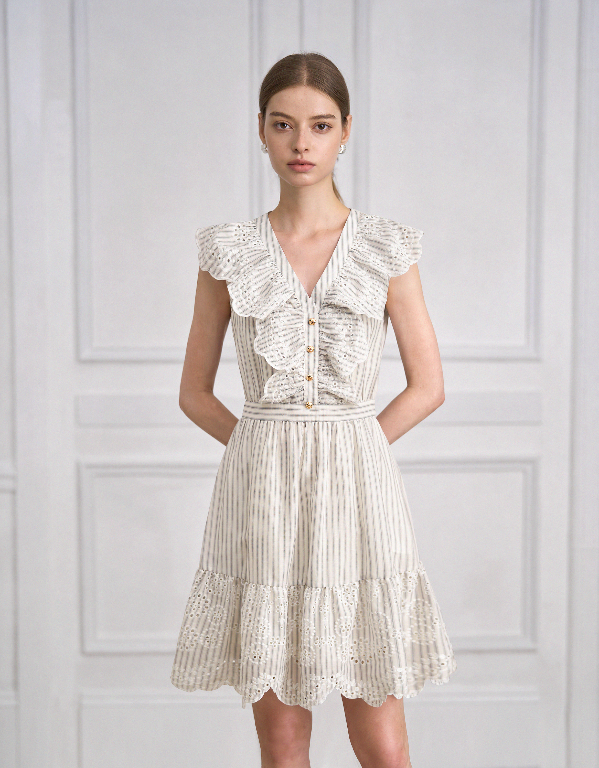 white & grey(a30677)